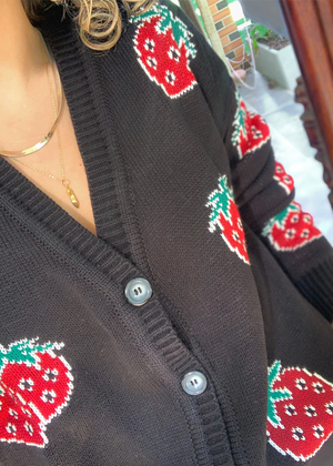 Suéter Strawberry Negro  |  Black Strawberry Sweater